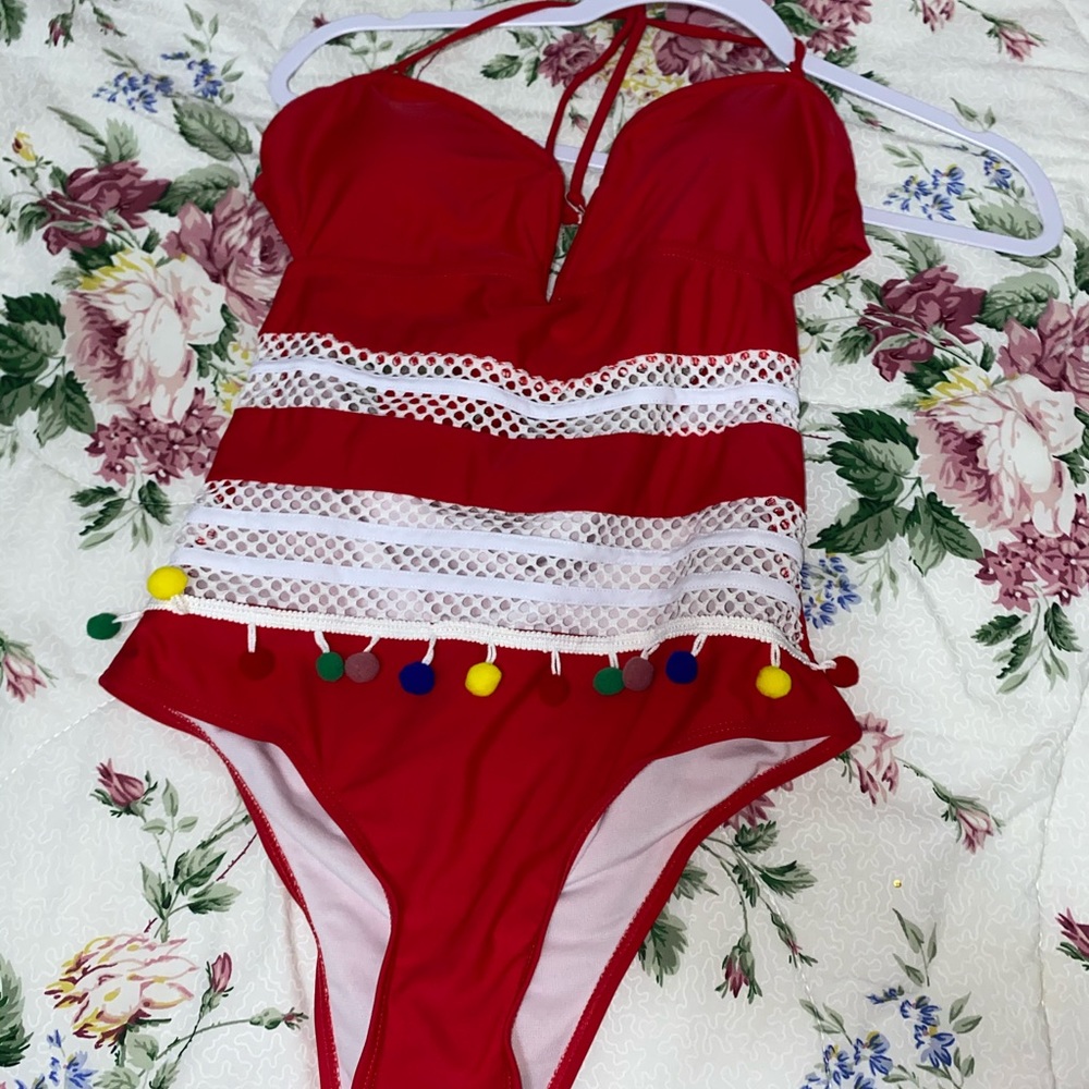 Bathing suits - Picture 3 of 3